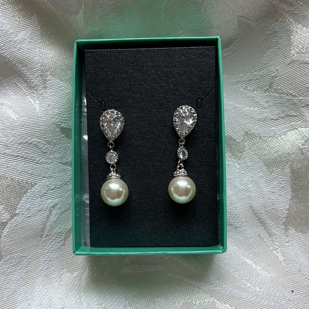 Special occasion/Prom/Formal pearl and rhinestone earrings.